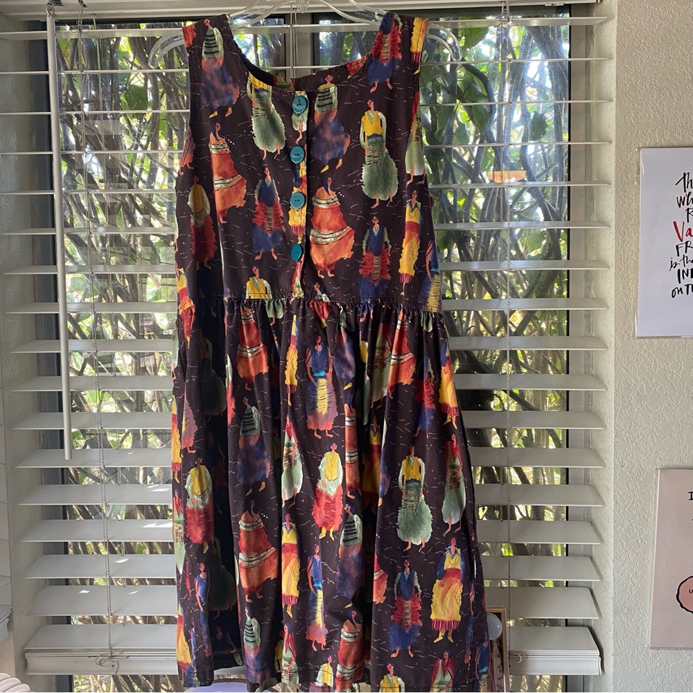 Beautiful, one of a kind dress. Custom made, with pockets! Beautiful print.